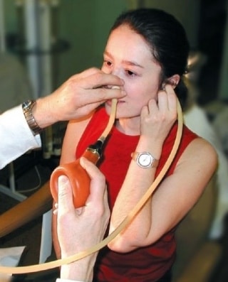 Как продувать уши в домашних условиях