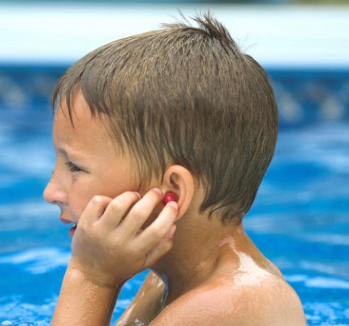 болит ухо после бассейна что делать-4
