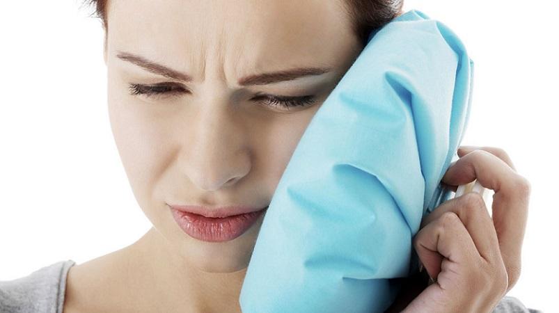 Болело ухо потом заложило что делать