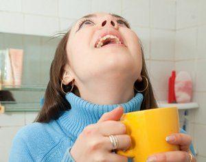 Чем и как правильно полоскать горло