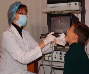 Как делают ларингоскопию гортани