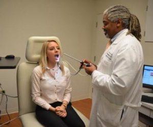 Как делают ларингоскопию гортани