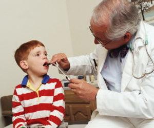 Как лечить тонзиллит у детей по доктору Комаровскому