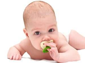 Как обработать горло Мирамистином грудничку