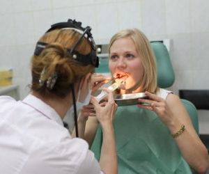 Лечение плохого запаха из горла