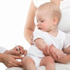 можно ли делать акдс при насморке