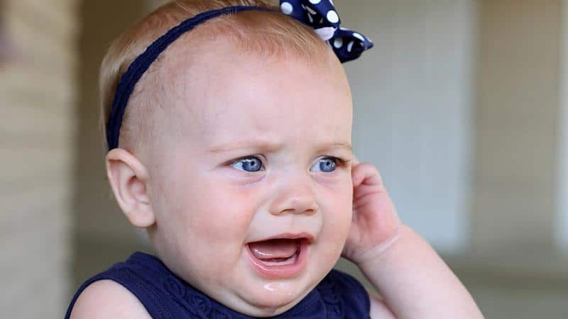 У ребенка болит ухо что делать