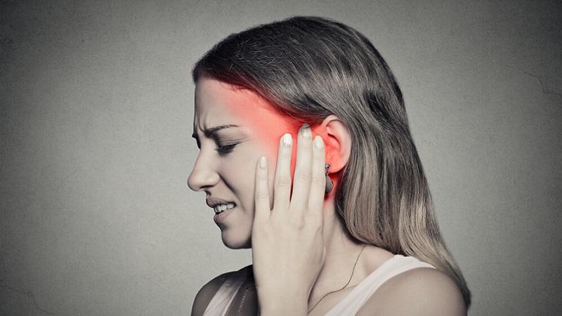 При болезни закладывает уши