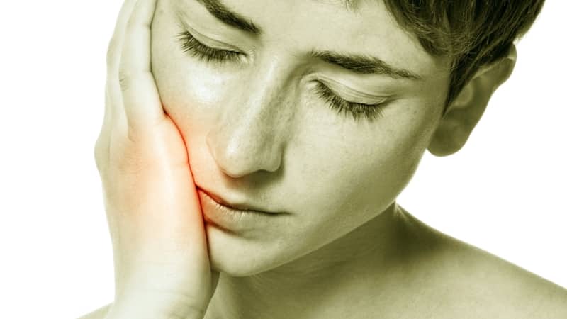 почему болят зубы при насморке