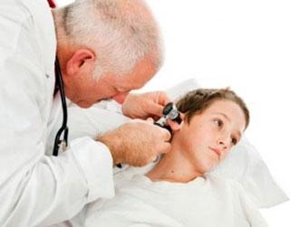 первая помощь при боли в ухе