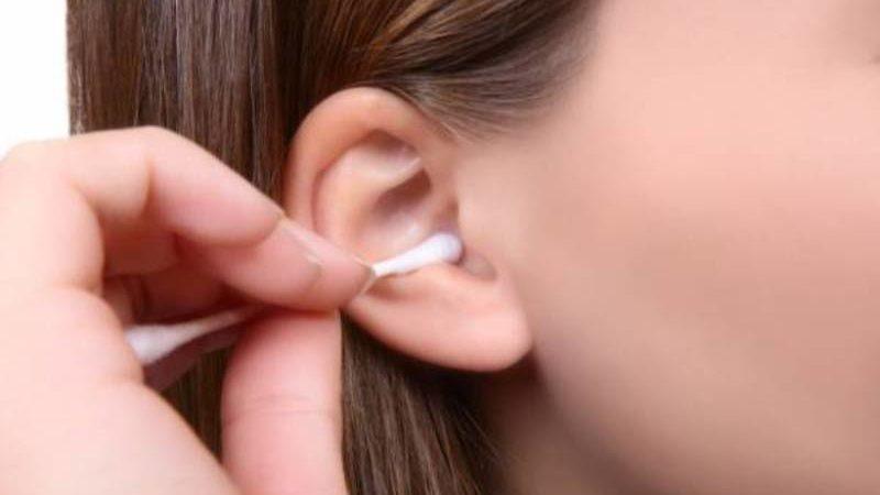 что то вскочило в ухе и болит