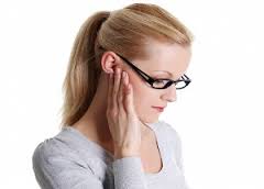 Почему при низком давлении закладывает уши.