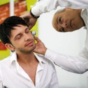 кровь из уха у ребенка при отите