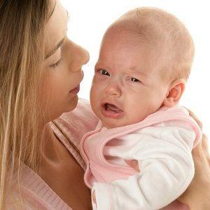 можно ли грудничку с соплями гулять