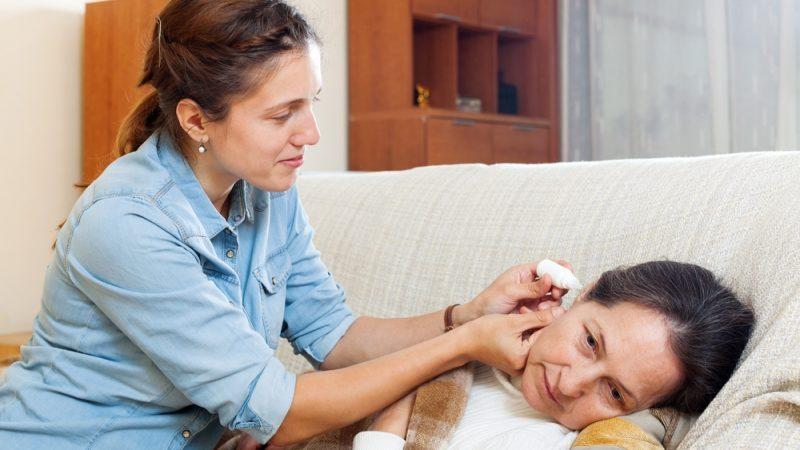 можно ли мирамистин капать в ухо