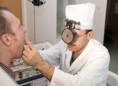 от чего появляется ларингит