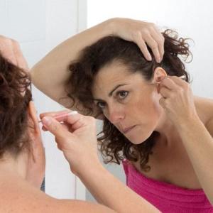 зуд за ухом причины