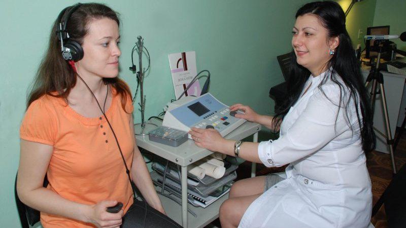 глухота на одно ухо причины лечение