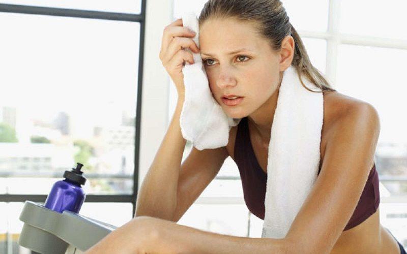 почему во время тренировки закладывает уши