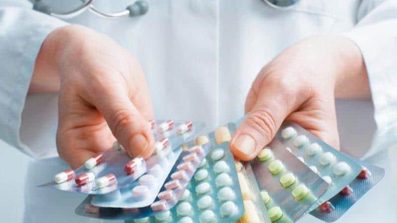 при отите камфорный спирт