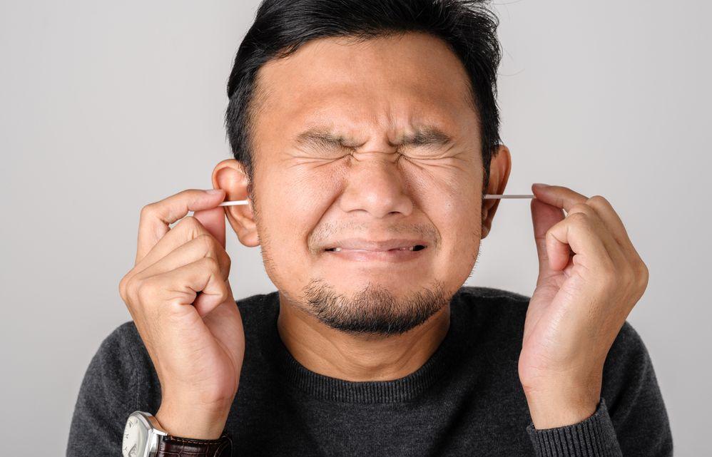 Причины и лечение пульсирующего шума в ухе.