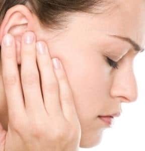 болит ухо после бассейна что делать