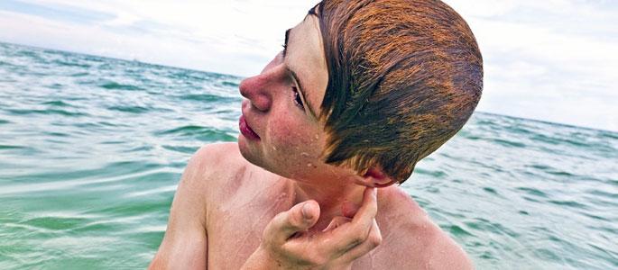 левое ухо плохо слышит