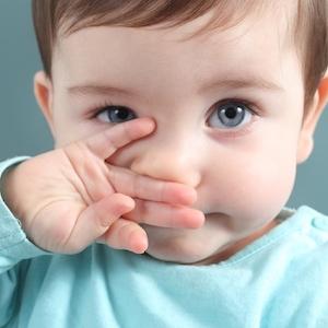 Как лечить сопли и температуру у ребенка?