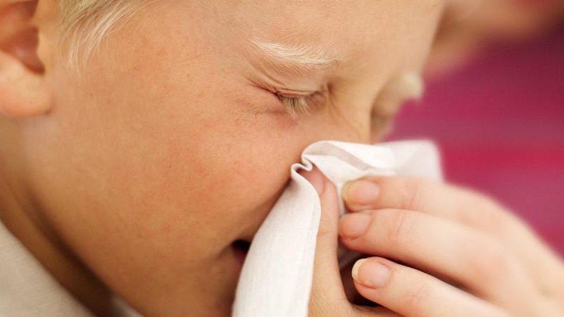 у грудничка заложен нос хрюкает и кашляет